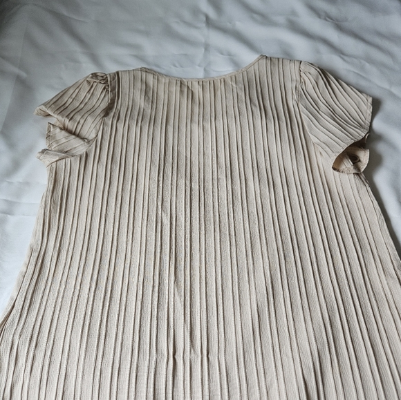 Ribbed style Blouse for Women. Only wore once. - Picture 4 of 4